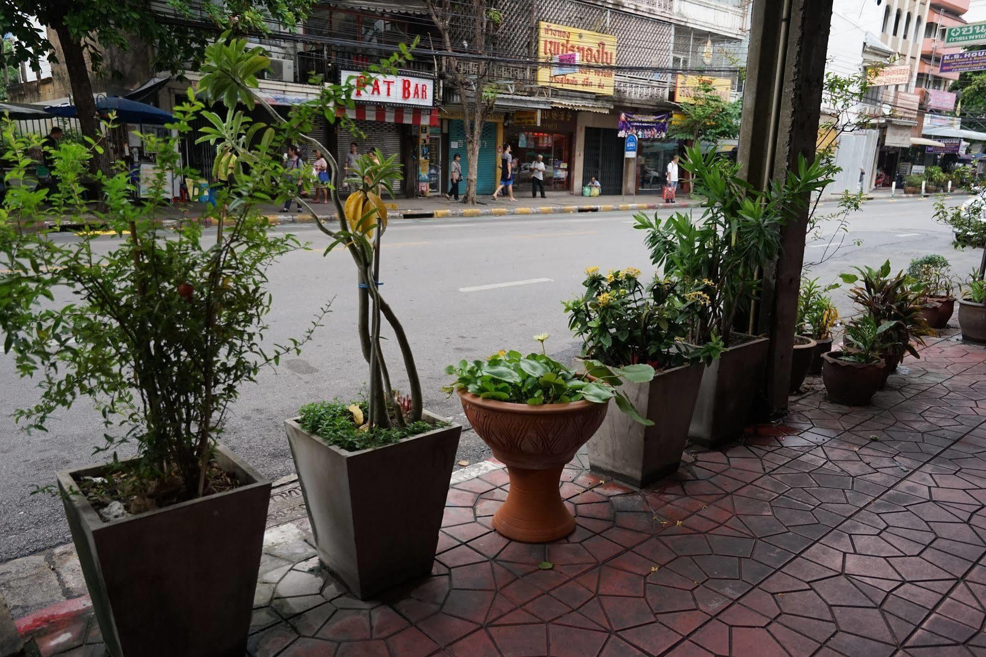 Banglumpoo Place Bangkok Exterior photo